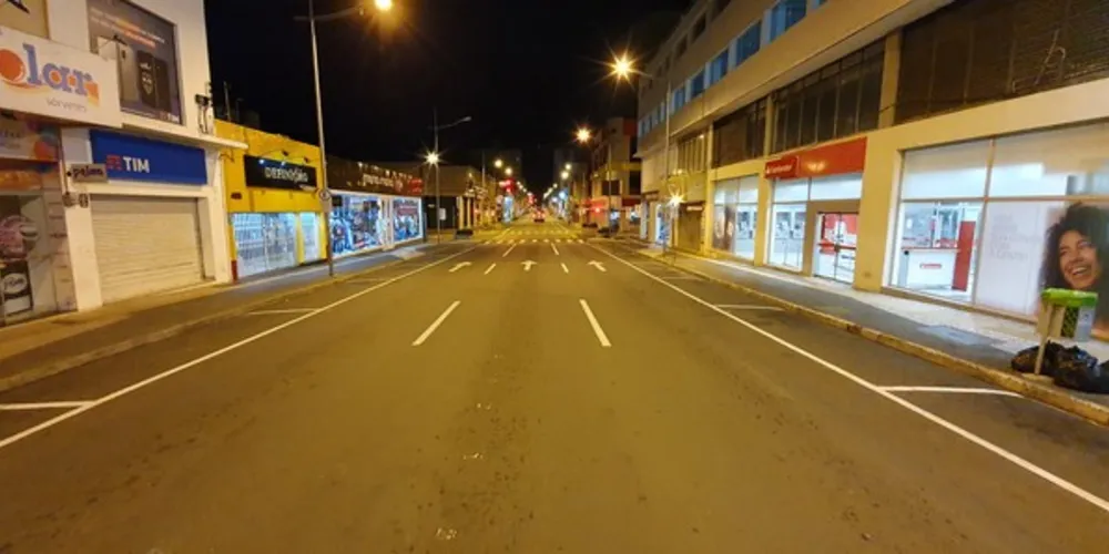 Ações como o toque de recolher podem ser ampliadas no município, região e todo o estado