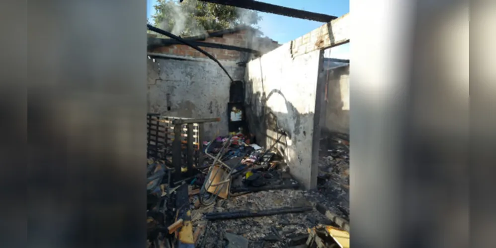 Incêndio destrói residência no bairro Jardim Paraíso