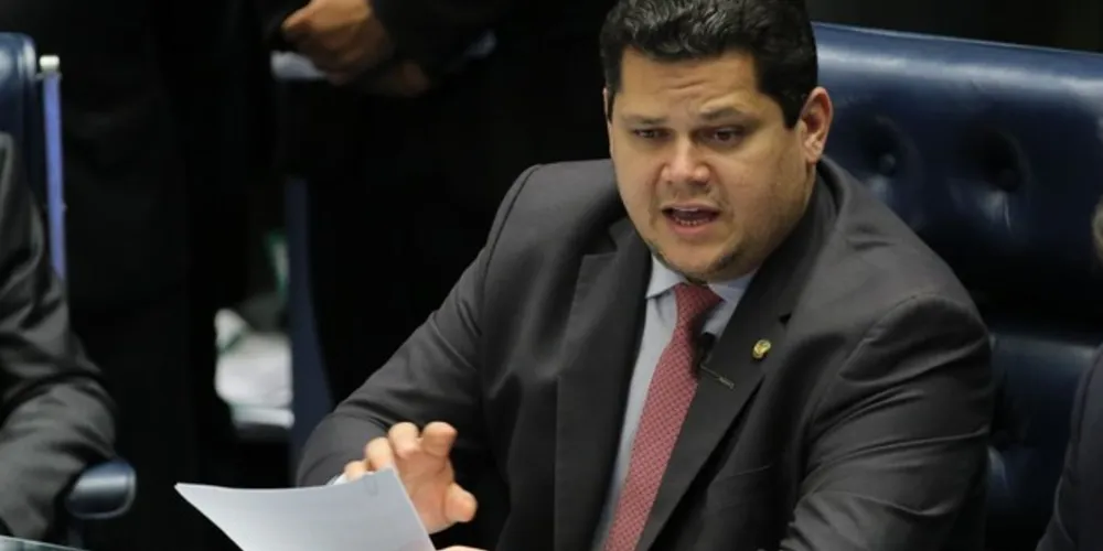 Alcolumbre vê projeto como "imprescindível" para a "proteção da vida"