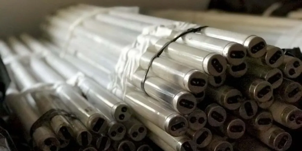 Segundo dados informados por 389 municípios, cerca de 1,4 milhão de lâmpadas estão estocadas.