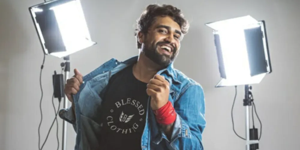 A 'Live da Família Pobre Brasileira' é a primeira transmissão ao vivo do humorista no formato de live show do humorista Alorino.