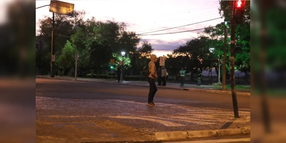 Há previsão de geada em vários setores do Estado. Risco de geada forte no Centro-Sul e Campos Gerais