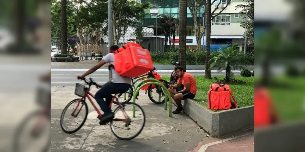 O estudo mostra que 62% desses profissionais trabalham acima de nove horas diárias durante a crise sanitária