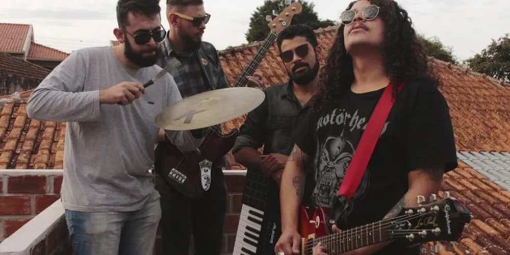 A transmissão será pelo Facebook da banda e do bar.  O início será às 20 horas.