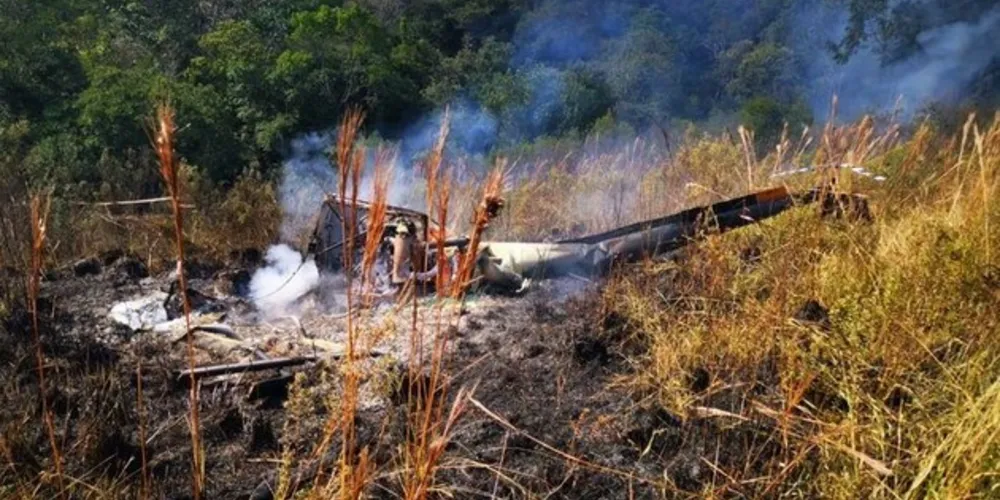 Após a queda o helicóptero pegou fogo