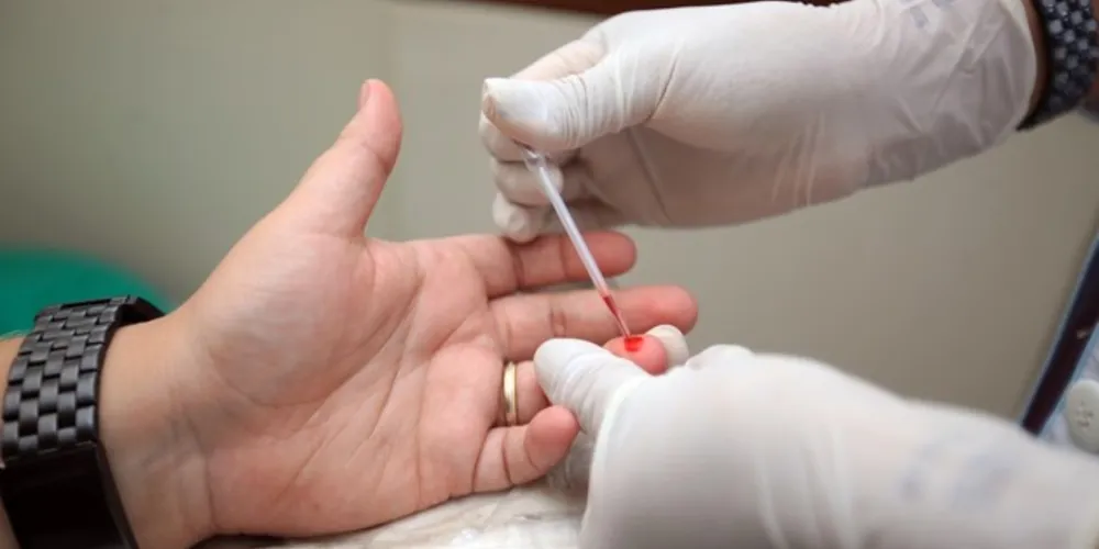 O paciente participou de um estudo liderado pelo infectologista Ricardo Sobhie Diaz e mostra que os cientistas brasileiros estão no caminho certo da cura para a síndrome. 