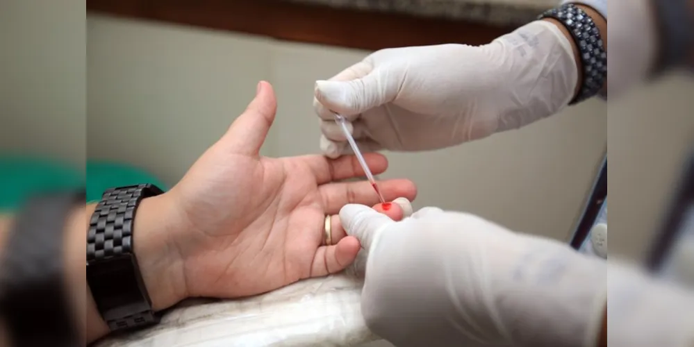 O paciente participou de um estudo liderado pelo infectologista Ricardo Sobhie Diaz e mostra que os cientistas brasileiros estão no caminho certo da cura para a síndrome. 
