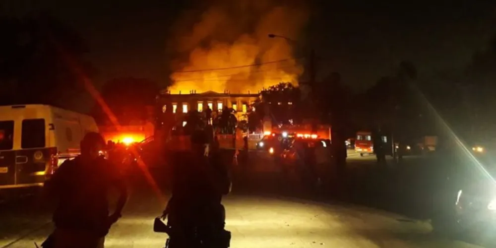 A investigação revelou que o Corpo de Bombeiros iniciou uma fiscalização no prédio do museu, mas a vistoria não foi concluída. 