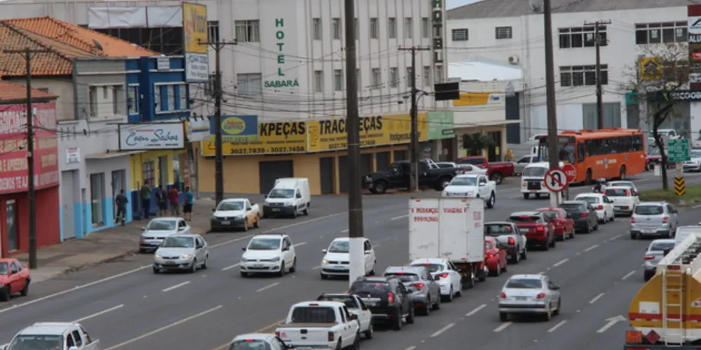 Avenida Souza Naves, em Ponta Grossa, concentra um dos principais gargalos logísticos do país