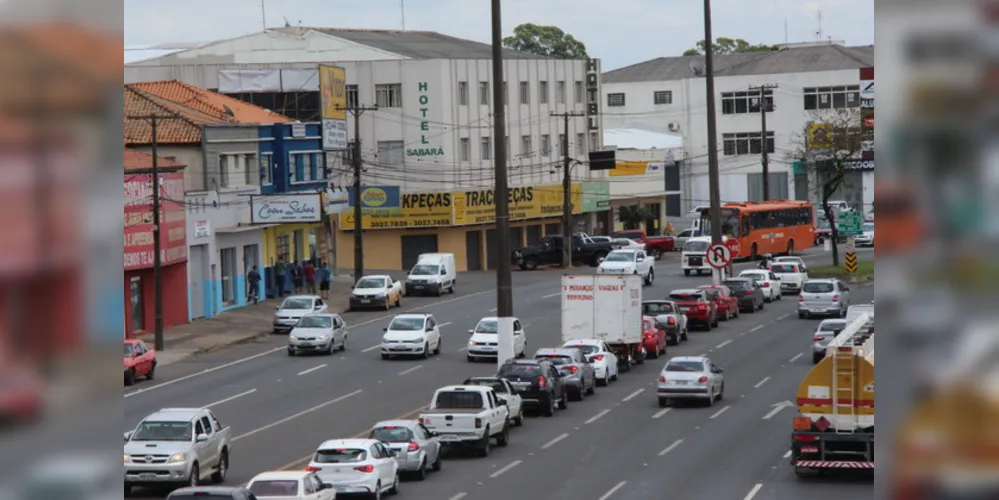 Avenida Souza Naves, em Ponta Grossa, concentra um dos principais gargalos logísticos do país