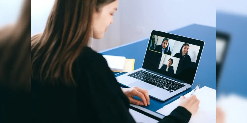  Serão três profissionais de saúde que realizarão os grupos e farão o acompanhamento das atividades através da plataforma de vídeo Google Meet.