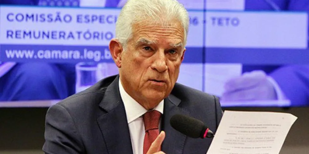 De acordo com reportagem do jornal O Estado de São Paulo, 333 civis e 12 militares recebem jetons atualmente. 