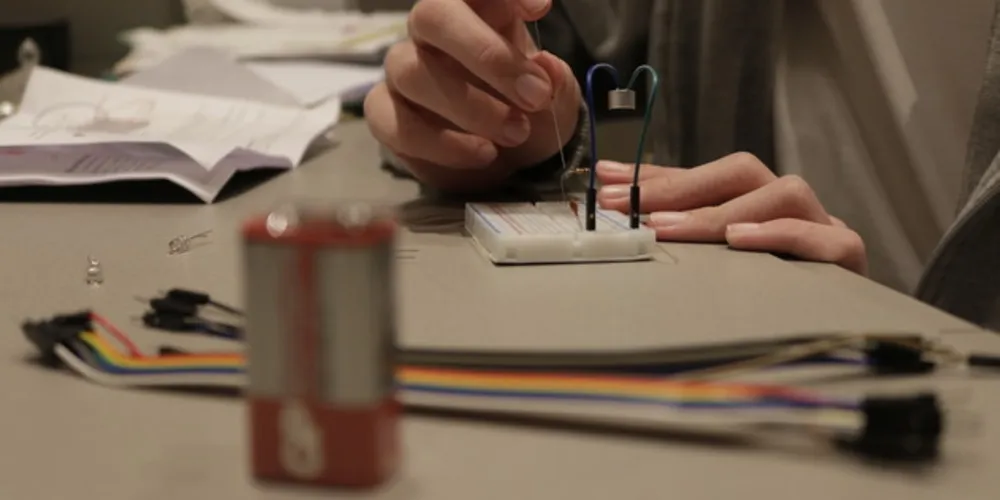 A RobotBox traz itens para que os assinantes 'recriem' algumas invenções. O Clube promove a cada mês uma espécie de torneio para verificar os projetos mais criativos