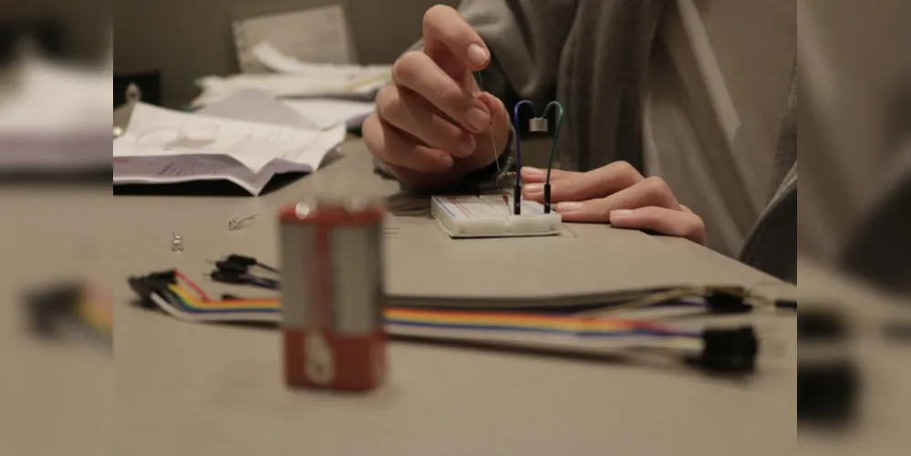 A RobotBox traz itens para que os assinantes 'recriem' algumas invenções. O Clube promove a cada mês uma espécie de torneio para verificar os projetos mais criativos