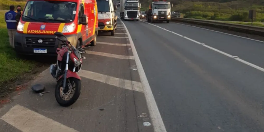 Imagem ilustrativa da imagem Motociclista fica em estado grave após queda em PG