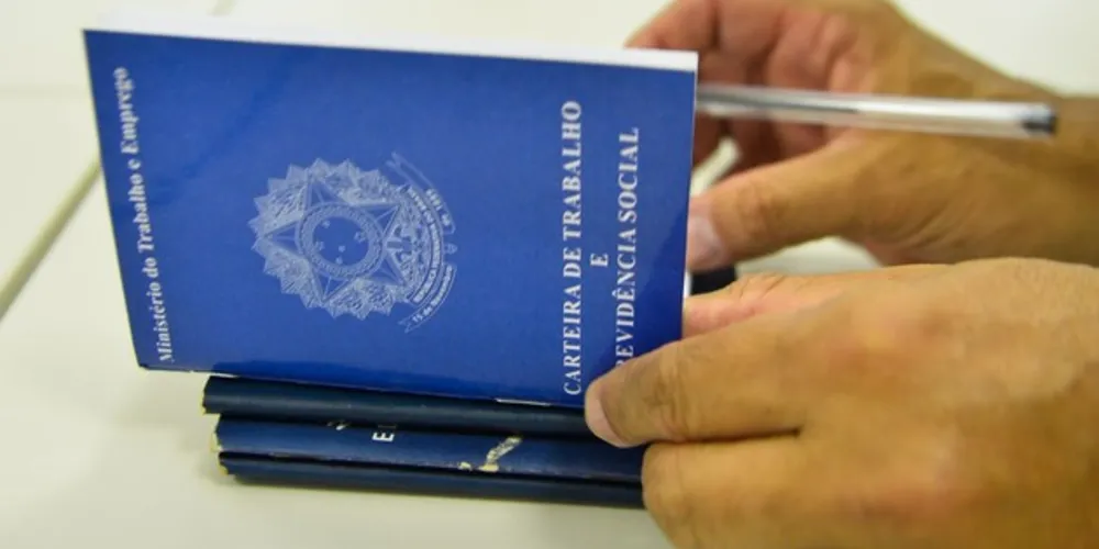 Só no mês de junho, 4.019 paranaenses conseguiram emprego. Em abril, foram 2.966, e em maio mais 3.940 pessoas tiveram a carteira assinada.