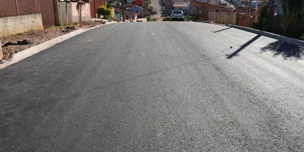 Na primeira fase os serviços compreendem a recuperação pontual de trechos com remendos localizados.