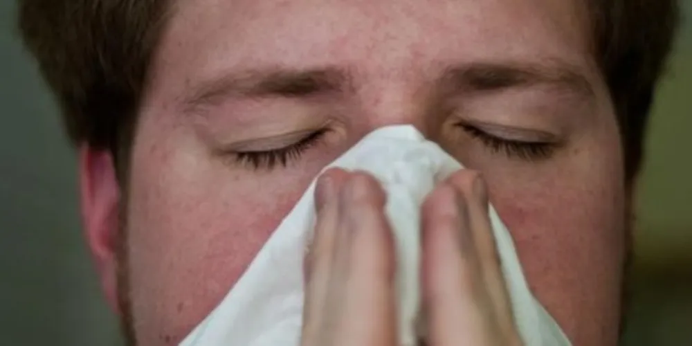 Em todos os casos em que houver presença de alergia, a recomendação da Asbai é de que o tratamento seja feito de forma continuada, e não somente durante as crises.