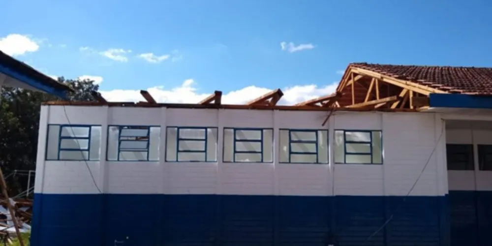 Nesta semana, teve início a reforma da cobertura da Biblioteca da Escola Municipal São Bento.