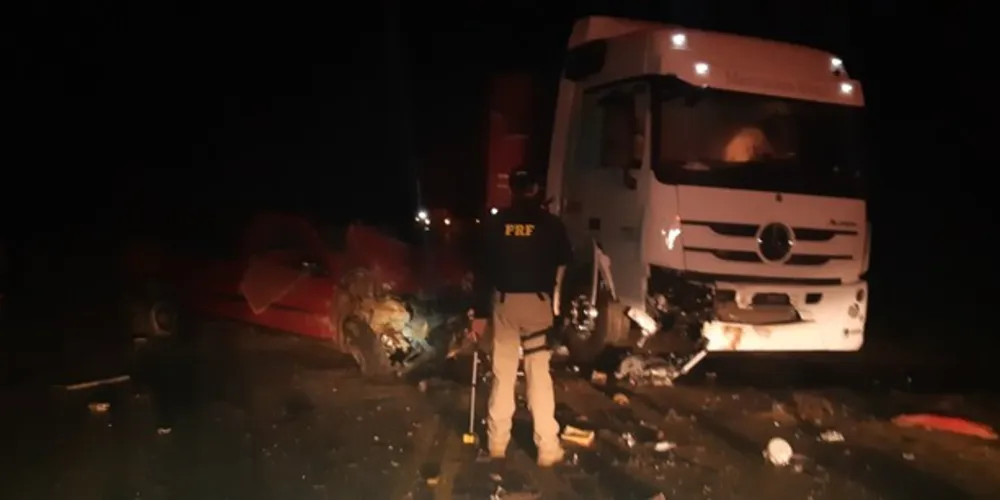 Imagem ilustrativa da imagem Homem morre após batida frontal na BR-153 em Tibagi