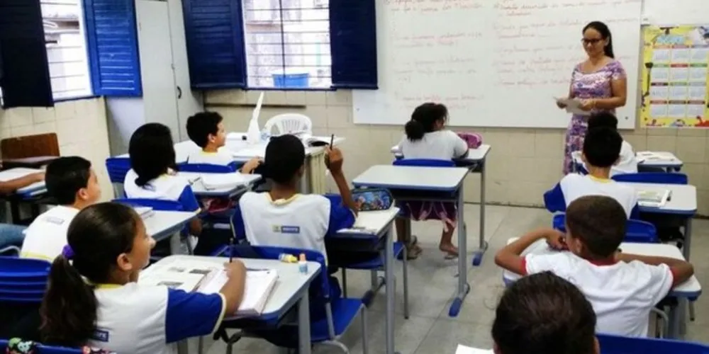 Estabelecimentos de ensino da Educação Básica não vão ser obrigados a cumprir os 200 dias letivos