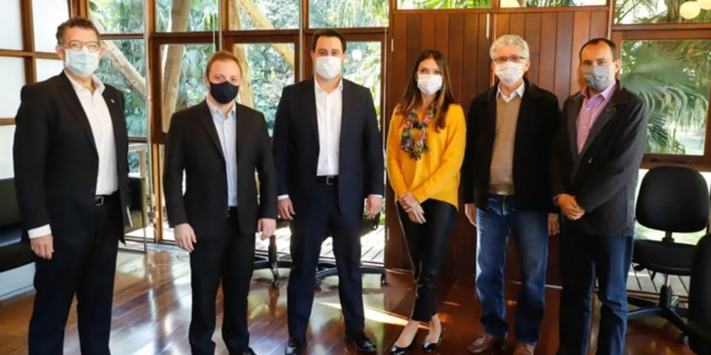 Carlos Massa Ratinho Junior conversou nesta quinta-feira (9) com executivos da JBS