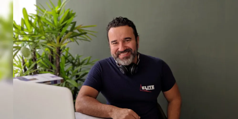 Segundo o professor de teatro Carlos Magno, do Elite Rede de Ensino, o momento é de apoiar e ressignificar o isolamento.