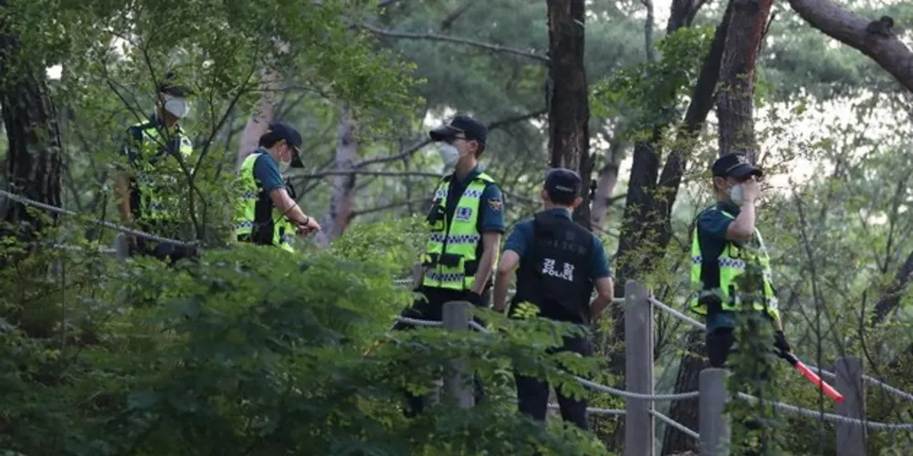 Segundo a mídia sul-coreana, uma denúncia junto à polícia foi registrada contra Park Won-soon na quarta-feira