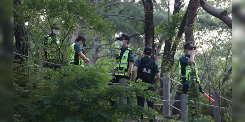 Segundo a mídia sul-coreana, uma denúncia junto à polícia foi registrada contra Park Won-soon na quarta-feira