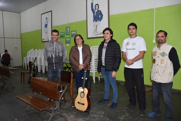Normalmente na escola municipal de música local ocorrem as oficinas gratuitas de Violão, Acordeon, Canto, Teclado, Trompete e Flauta