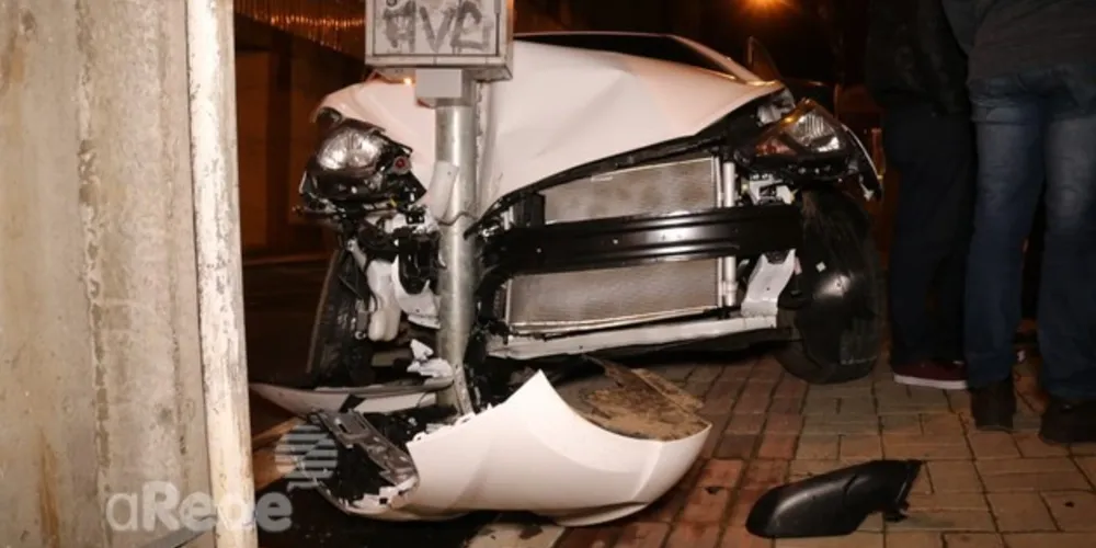 Imagem ilustrativa da imagem Carros batem no cruzamento das ruas Rosário e 7 de Setembro