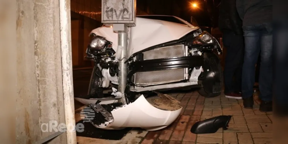 Imagem ilustrativa da imagem Carros batem no cruzamento das ruas Rosário e 7 de Setembro
