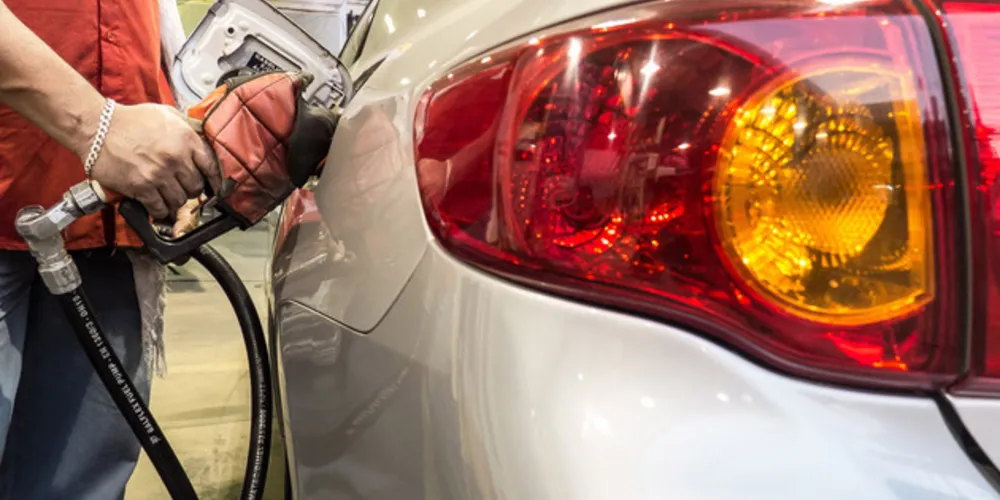 A gasolina, que em maio era vendida por R$ 3,763 o litro, teve um acréscimo de 4,7% e foi encontrada nos postos ao preço médio de R$ 3,940.