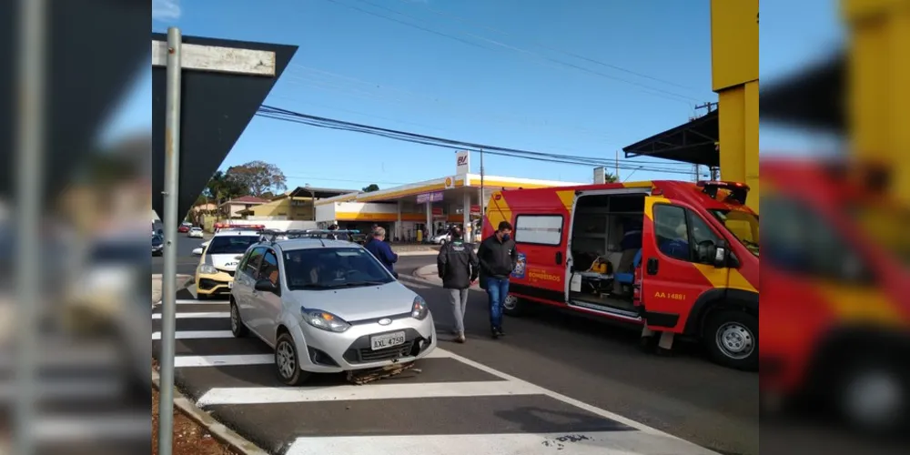 Imagem ilustrativa da imagem Batida entre carro e moto deixa ferido na Carlos Cavalcanti