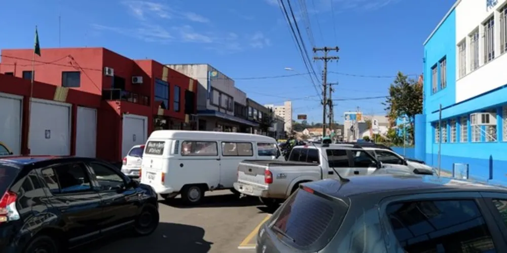 'Buzinaço' aconteceu na sexta-feira em frente à Prefeitura da cidade