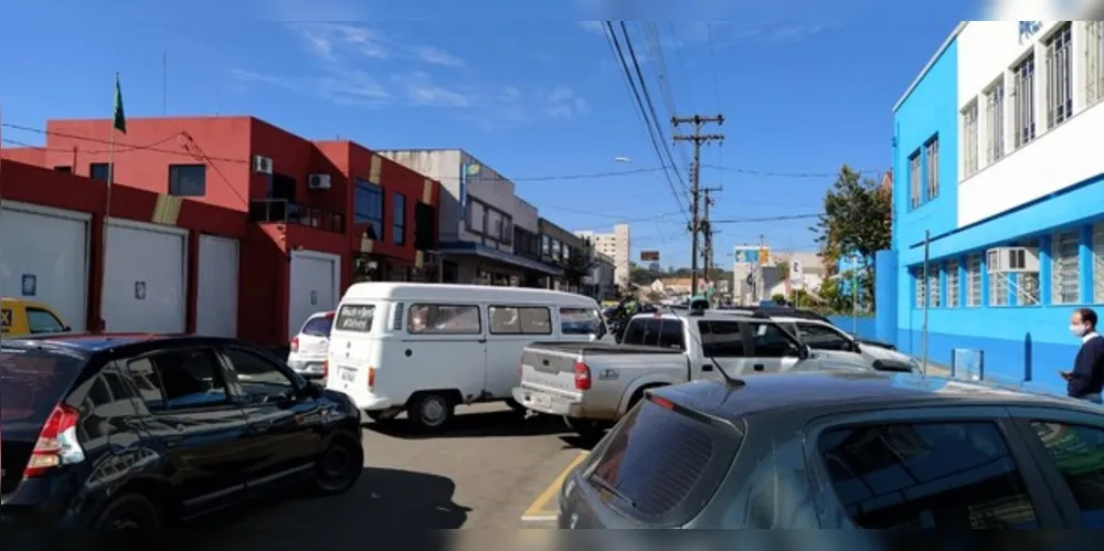 'Buzinaço' aconteceu na sexta-feira em frente à Prefeitura da cidade
