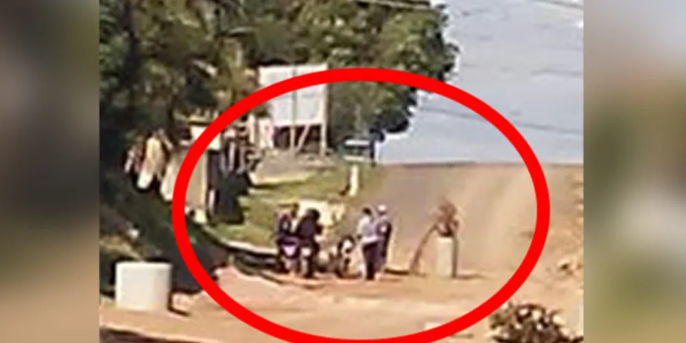 A obstrução considerada ilegal acontece na rua Ribeirão Claro, na Vila Santana