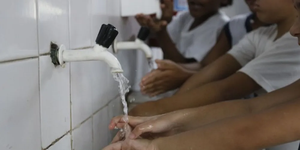 O melhor projeto entre os professores receberá como prêmio R$ 8 mil em um cartão bônus e uma viagem educativa a Londres, na Inglaterra. 