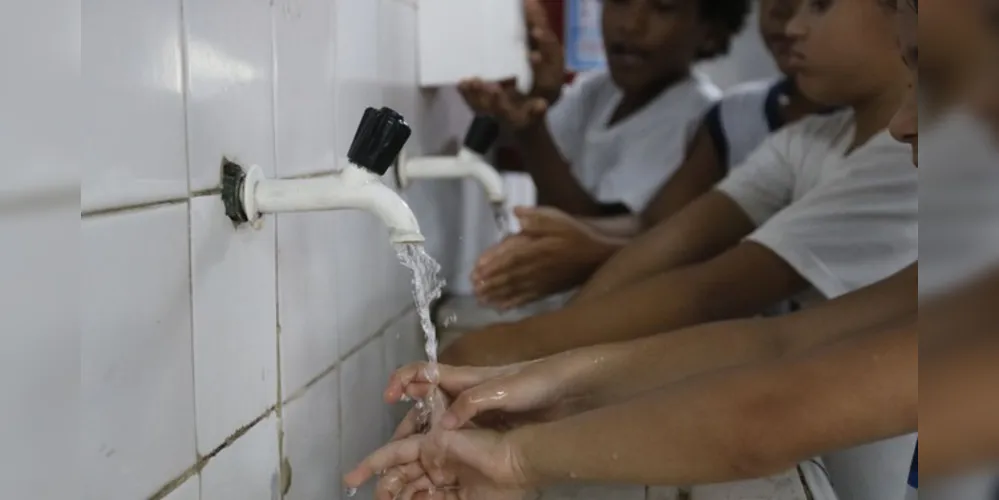 O melhor projeto entre os professores receberá como prêmio R$ 8 mil em um cartão bônus e uma viagem educativa a Londres, na Inglaterra. 