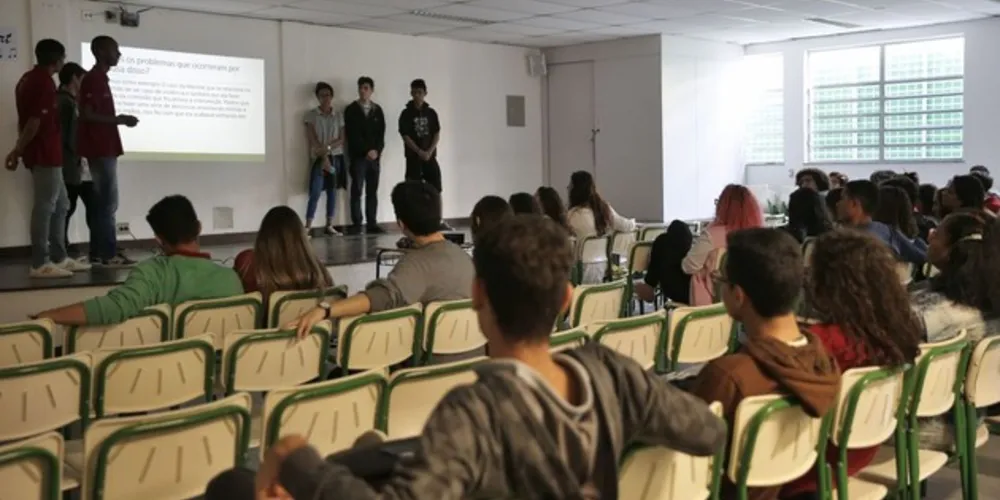 Apesar de 99,7% das crianças e adolescentes de 6 a 14 anos estarem na escola, parcela de excluídos chega a 88,6 mil em números absolutos.