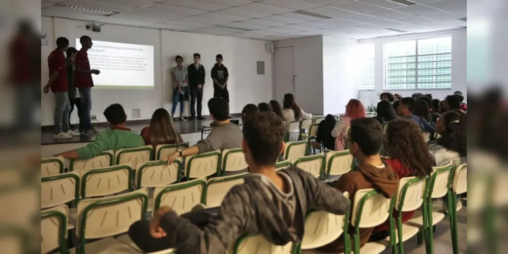 Apesar de 99,7% das crianças e adolescentes de 6 a 14 anos estarem na escola, parcela de excluídos chega a 88,6 mil em números absolutos.