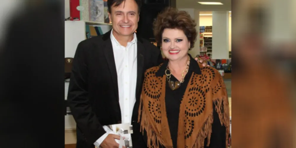 TROCA DE IDADE - Carlos Mendes Fontes Neto celebra a passagem de seu aniversário nesta terça-feira (14). Carlos é Engenheiro Civil, Presidente da Associação Germânica dos Campos Gerais e Mestrando em Planejamento e Projeto Urbano na Universidade do Porto. No registro especial Carlos ao lado de sua esposa Luisa Cristina dos S. Fontes. Da coluna RC os votos de felicidades e prosperidade