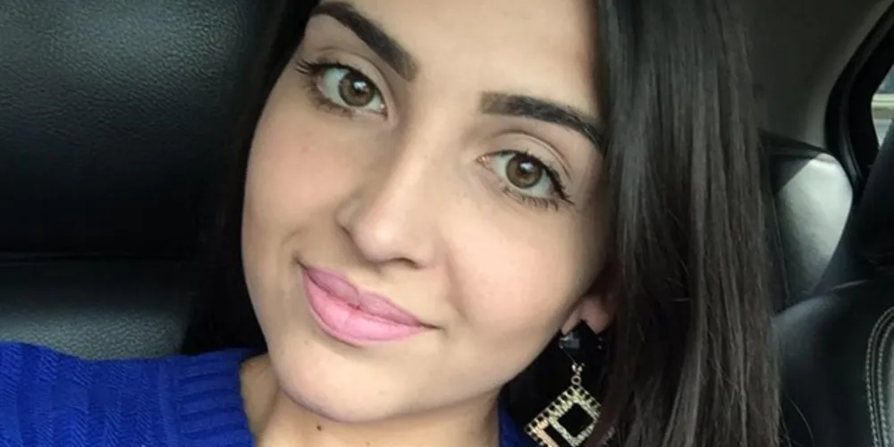 Jovem foi ejetada do carro e morreu a caminho do hospital nesta terça-feira
