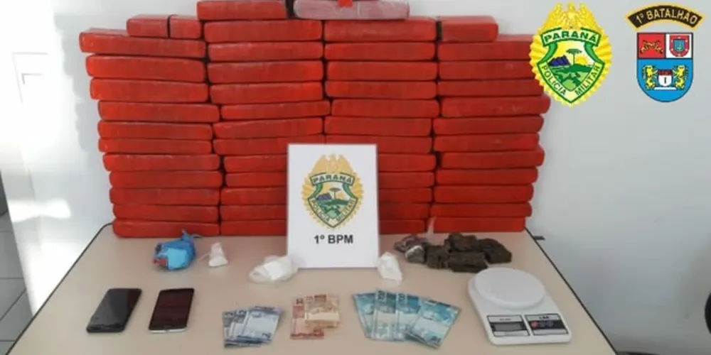 Polícia Militar encontrou drogas no Jardim Colonial e deteve três rapazes, incluindo um adolescente