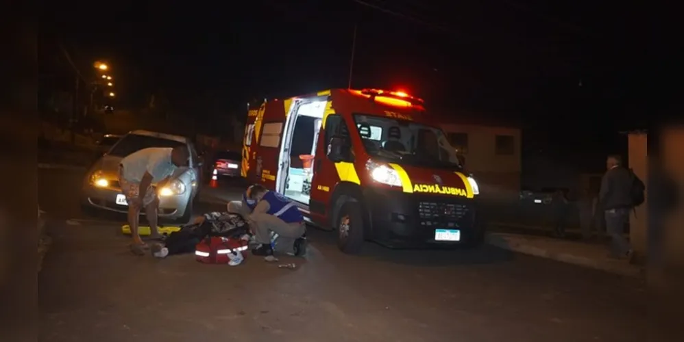 Motociclista sofreu escoriações pelo corpo e lesões na bacia e na clavícula