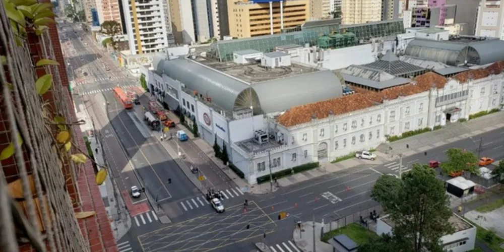 Mercados continuam fechados no domingo
