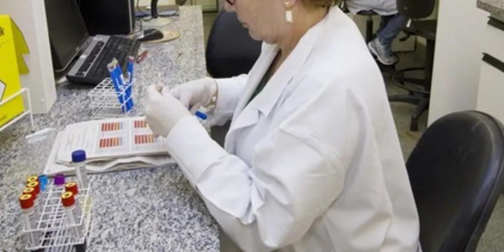 A produção pelo laboratório público foi possibilitada por uma Parceria para o Desenvolvimento Produtivo (PDP) com o laboratório nacional Cristália.