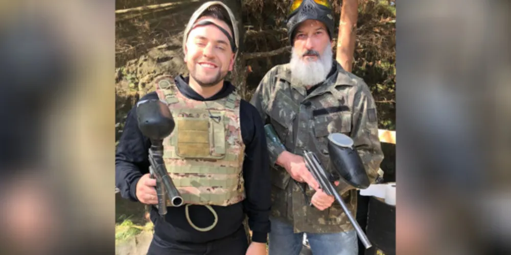ENTREVISTA-  O programa “Cidade Entrevista” desafia delegado para disputa de paintball. Programa que vai ao todo domingo, às 10h30, na Rede Massa é apresentado pelo jornalista Daniel Petroski O Cidade Entrevista do próximo domingo (19) será diferente. O jornalista Daniel Petroski conversa com o delegado chefe da 13ª Subdivisão Policial de Ponta Grossa, Nagib Nassif Palma. O programa vai ao ar às 10h30, na Rede Massa/TV Guará, filiada ao SBT no Paraná. “Vamos relembrar a carreira e passagens inusitadas da vida do delegado”, explicou o apresentador. O programa foi gravado antes da pandemia da COVID-19. “Por isso, conseguimos ainda fazer algo inusitado: uma disputa de paintball. Quem será que ganhou”, comenta Petroski