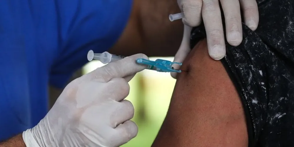 Para viabilizar a estratégia de vacinação, foram enviadas 4,3 milhões de doses extra da vacina, além do quantitativo para o atendimento de rotina.