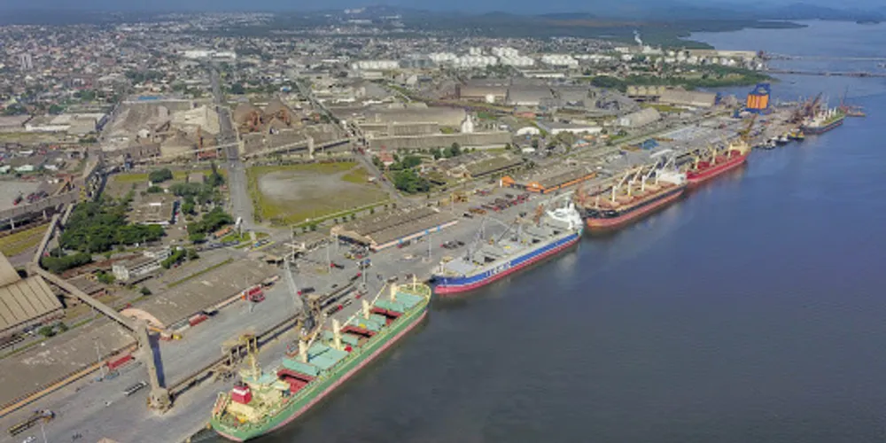 A área PAR12 fica no lado leste do cais, na retaguarda do Terminal de Contêineres de Paranaguá (TCP). 